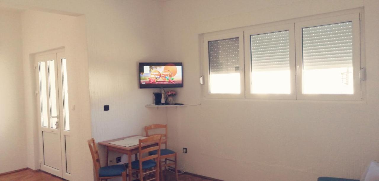 Apartman Studio Katarina Golubăţ Exterior foto